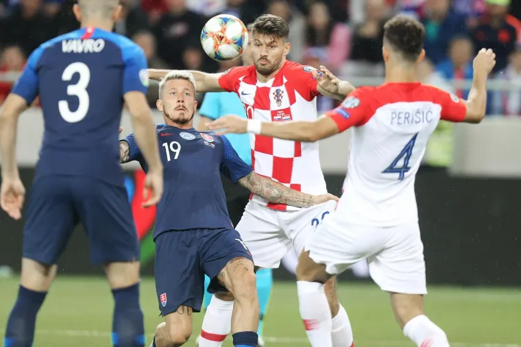 HRVATI ZAPALILI TRIBINE: Zavirite u galeriju i osjetite dašak atmosfere sa stadiona Anton Malatinsky