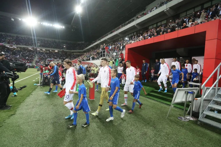 HRVATI ZAPALILI TRIBINE: Zavirite u galeriju i osjetite dašak atmosfere sa stadiona Anton Malatinsky