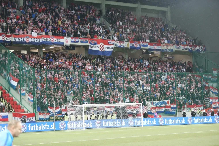HRVATI ZAPALILI TRIBINE: Zavirite u galeriju i osjetite dašak atmosfere sa stadiona Anton Malatinsky