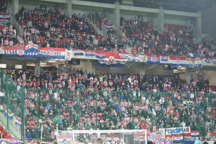 HRVATI ZAPALILI TRIBINE: Zavirite u galeriju i osjetite dašak atmosfere sa stadiona Anton Malatinsky
