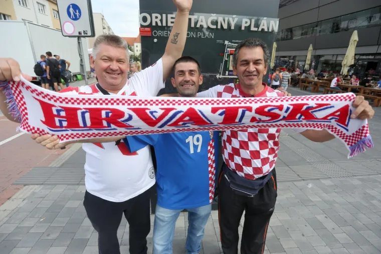 06.09.2019., Trnava, Slovacka - Hrvatski navijaci zagrijavaju se za pocetak kvalifikacijske utakmice za Europsko prvesntvo izmedju Slovacke i Hrvatske. Photo: Davor Javorovic/PIXSELL