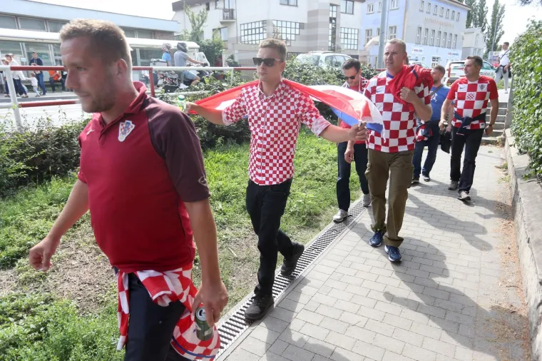 06.09.2019., Trnava, Slovacka - Hrvatski navijaci zagrijavaju se za pocetak kvalifikacijske utakmice za Europsko prvesntvo izmedju Slovacke i Hrvatske. Photo: Davor Javorovic/PIXSELL