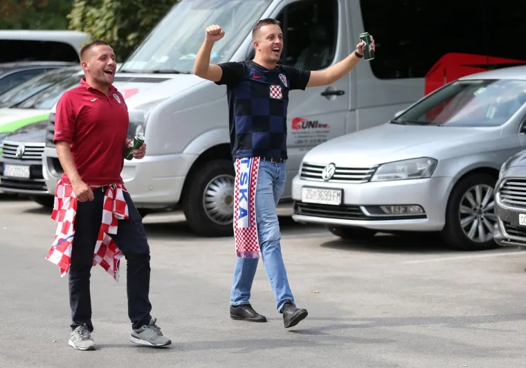 06.09.2019., Trnava, Slovacka - Hrvatski navijaci zagrijavaju se za pocetak kvalifikacijske utakmice za Europsko prvesntvo izmedju Slovacke i Hrvatske. Photo: Davor Javorovic/PIXSELL