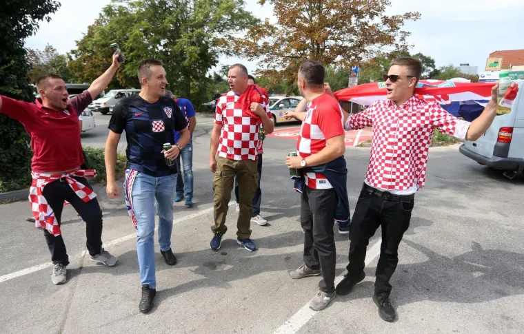 06.09.2019., Trnava, Slovacka - Hrvatski navijaci zagrijavaju se za pocetak kvalifikacijske utakmice za Europsko prvesntvo izmedju Slovacke i Hrvatske. Photo: Davor Javorovic/PIXSELL
