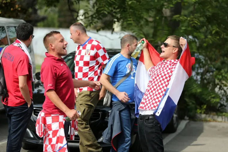06.09.2019., Trnava, Slovacka - Hrvatski navijaci zagrijavaju se za pocetak kvalifikacijske utakmice za Europsko prvesntvo izmedju Slovacke i Hrvatske. Photo: Davor Javorovic/PIXSELL