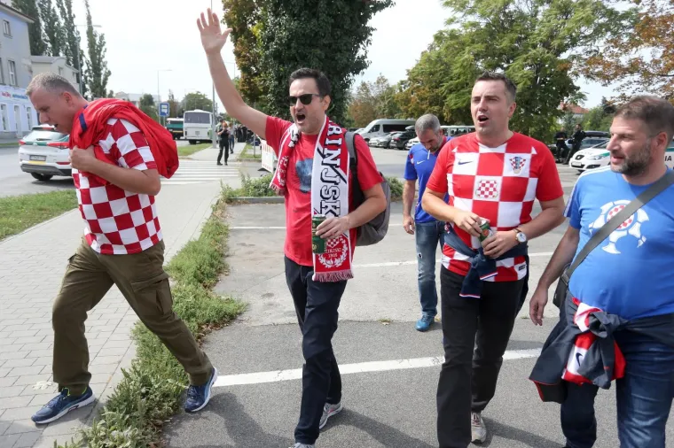 06.09.2019., Trnava, Slovacka - Hrvatski navijaci zagrijavaju se za pocetak kvalifikacijske utakmice za Europsko prvesntvo izmedju Slovacke i Hrvatske. Photo: Davor Javorovic/PIXSELL