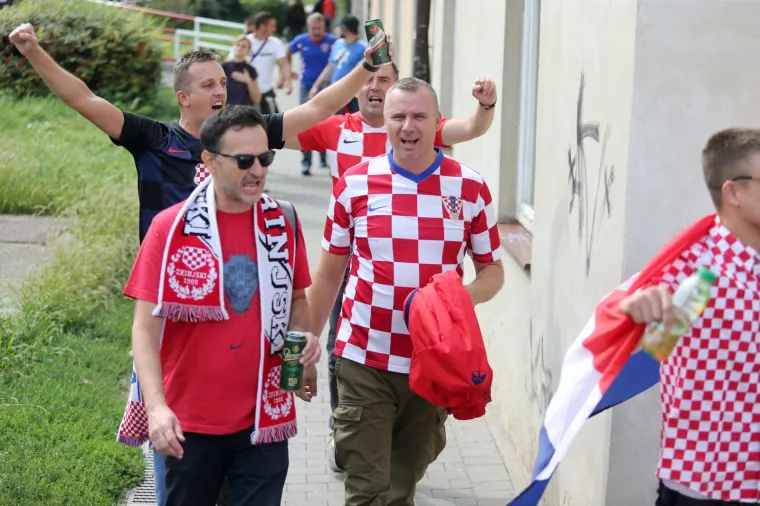 06.09.2019., Trnava, Slovacka - Hrvatski navijaci zagrijavaju se za pocetak kvalifikacijske utakmice za Europsko prvesntvo izmedju Slovacke i Hrvatske. Photo: Davor Javorovic/PIXSELL