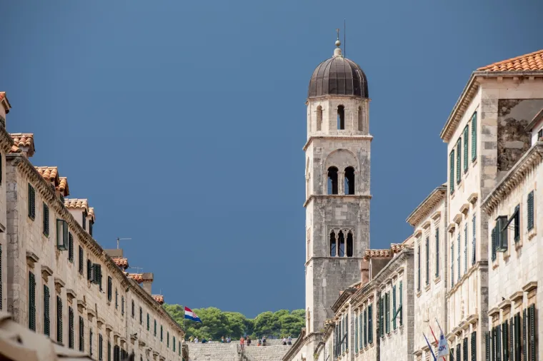 Ljeto je na kraju i vrijeme je lo&scaron;e? Dubrovnik ne mari za to, turisti ne prestaju dolaziti u njega