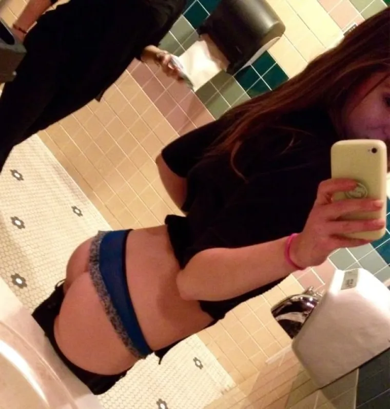 NJIHOVE LISTE ČEKANJA SU SIGURNO DUGE: Bježe na pauzu i slikaju goli&scaron;ave, a mnoge rade ba&scaron; u zdravstvu