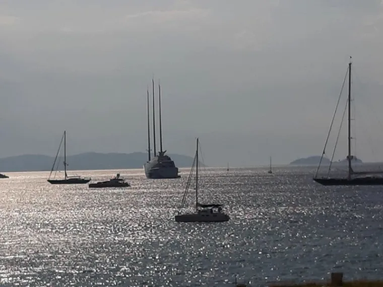 Kod Dubrovnika ruski milijarder i biv&scaron;a miss Jugoslavije usidrili najveću jedrilicu na svijetu