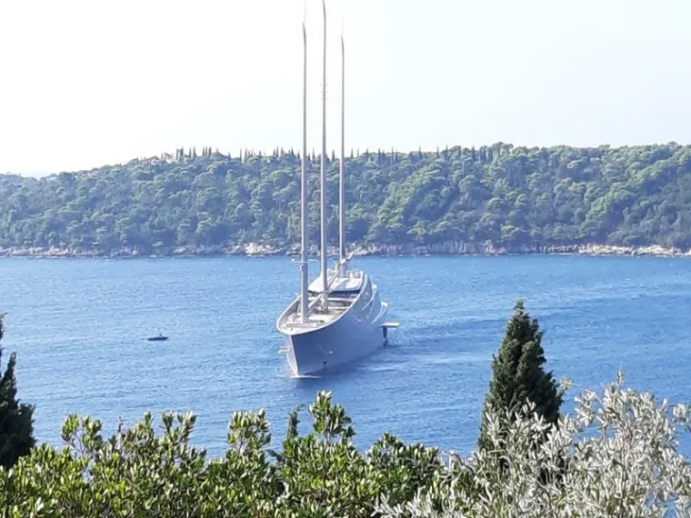 Kod Dubrovnika ruski milijarder i biv&scaron;a miss Jugoslavije usidrili najveću jedrilicu na svijetu