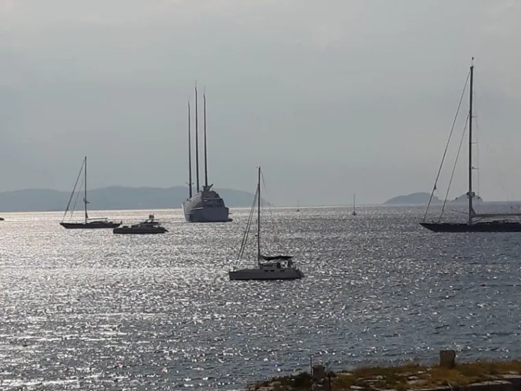 Kod Dubrovnika ruski milijarder i biv&scaron;a miss Jugoslavije usidrili najveću jedrilicu na svijetu