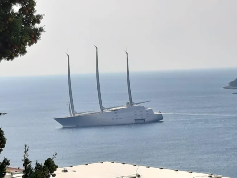 Kod Dubrovnika ruski milijarder i biv&scaron;a miss Jugoslavije usidrili najveću jedrilicu na svijetu