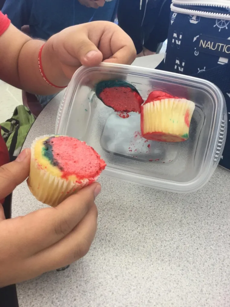 Život nije fer. Hah, što se tu može?! Ponekad vas usreći, a ponekad... Pa, potrebno je postići ravnotežu u svemiru, zar ne? Ljudi iz galerije nisu baš imali svoj najbolji dan, ali barem nas zabavljaju.