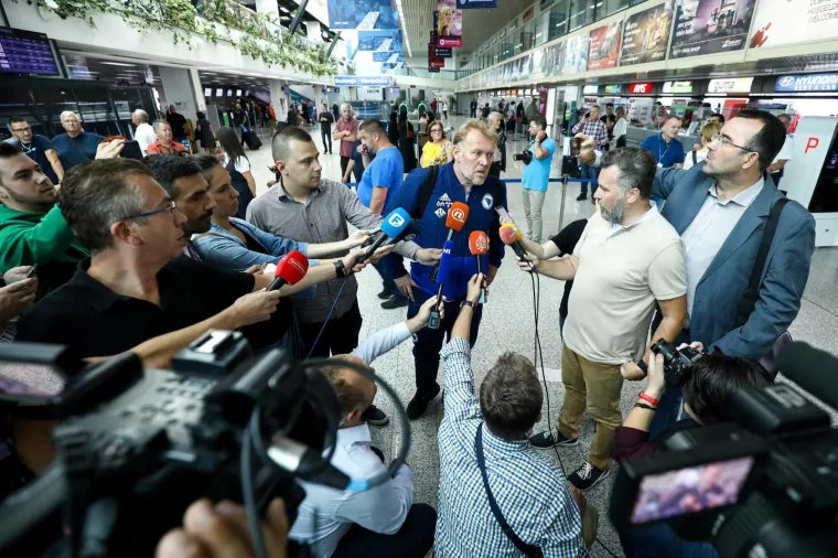 Na povratku iz Armenije izbornik reprezentacije BiH Robert Prosinečki potvrdio ostavku