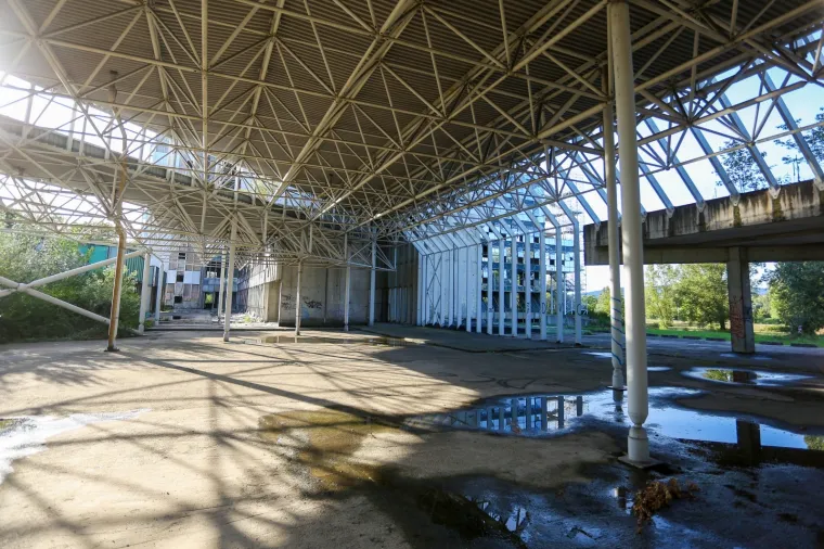 Kao u horor filmu! Pogledajte kako izgleda nikad dovr&scaron;ena Sveučili&scaron;na bolnica u Blatu