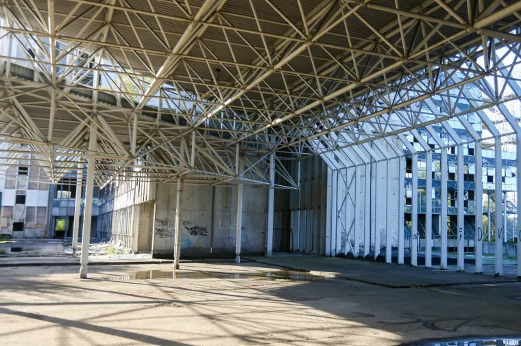 Kao u horor filmu! Pogledajte kako izgleda nikad dovr&scaron;ena Sveučili&scaron;na bolnica u Blatu