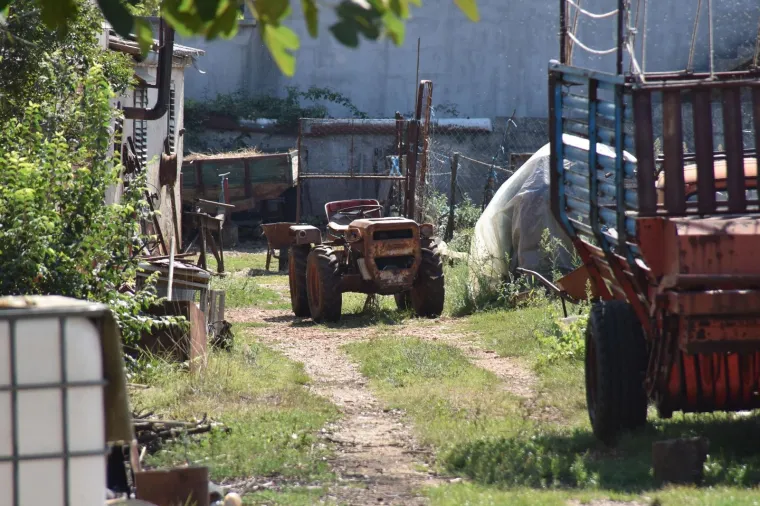Muškarac ostao zarobljen nakon prevrtanja traktora u Šišanu u Istri
