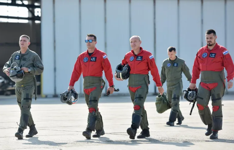 Damir Krstičević izveo let s akrobatskom skupinom Krila Oluje