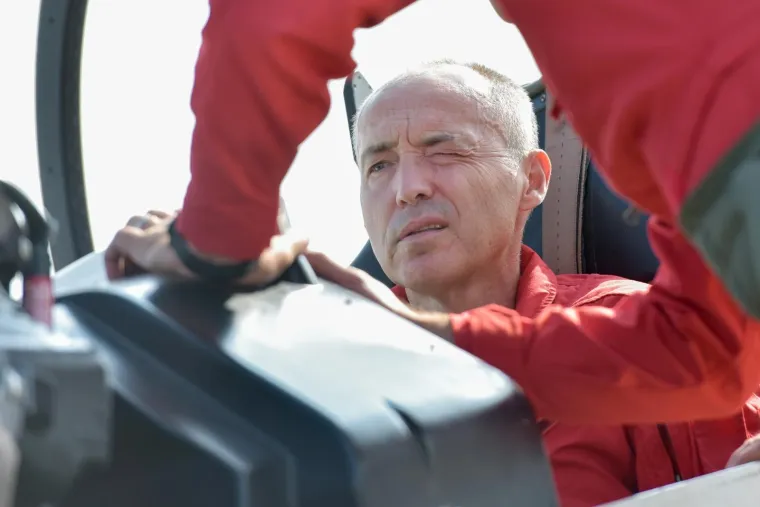 Damir Krstičević izveo let s akrobatskom skupinom Krila Oluje