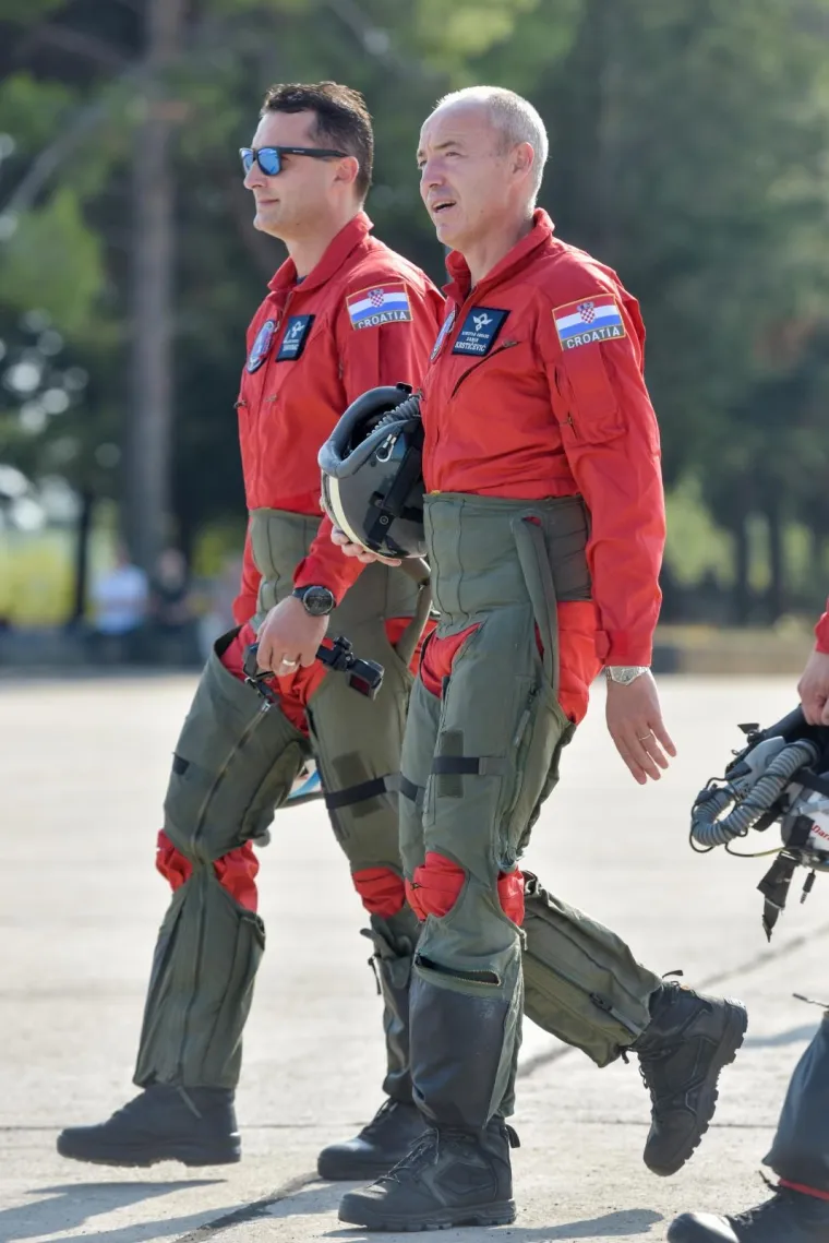 Damir Krstičević izveo let s akrobatskom skupinom Krila Oluje