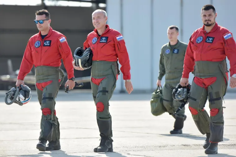 Damir Krstičević izveo let s akrobatskom skupinom Krila Oluje