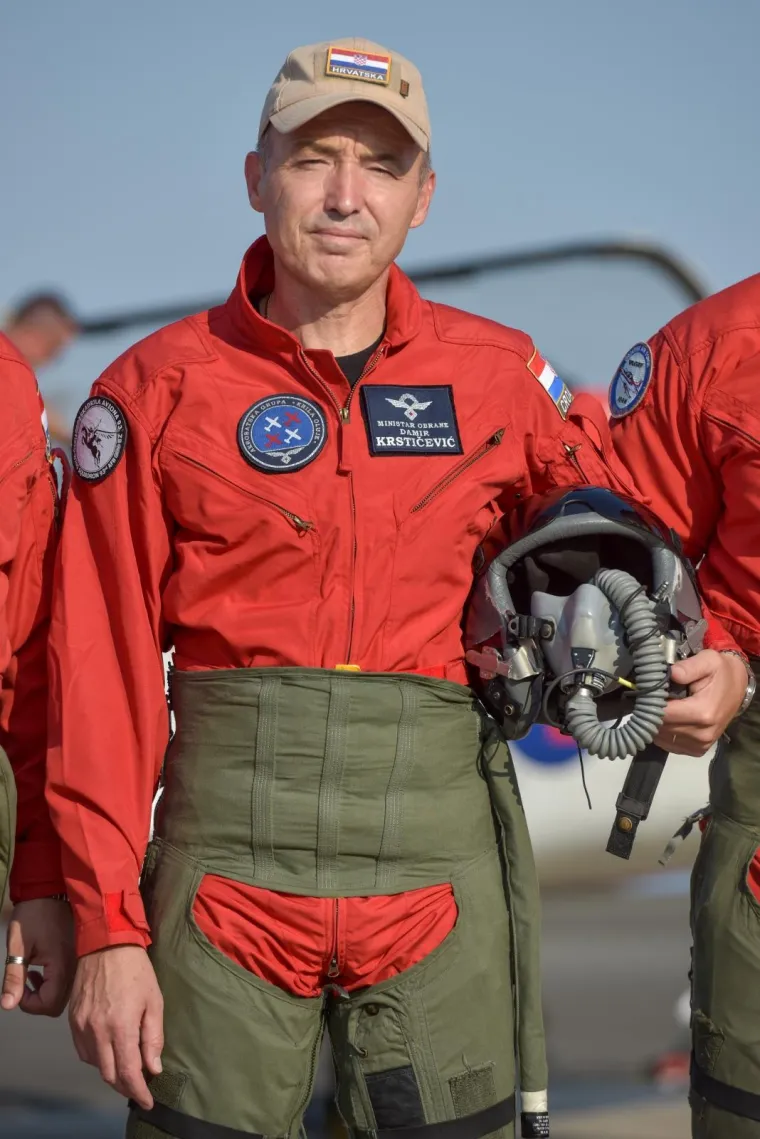 Damir Krstičević izveo let s akrobatskom skupinom Krila Oluje