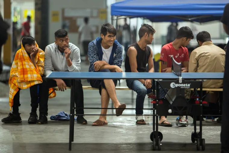 Migranti smje&scaron;teni blizu hrvatske granice: Pogledajte uvjete u kojima žive!