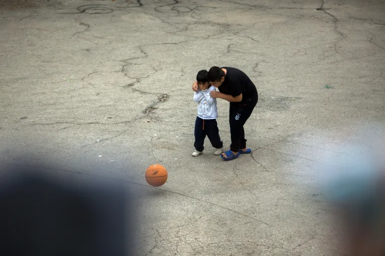 Migranti smje&scaron;teni blizu hrvatske granice: Pogledajte uvjete u kojima žive!