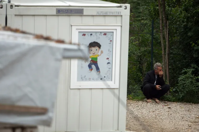 Migranti smje&scaron;teni blizu hrvatske granice: Pogledajte uvjete u kojima žive!