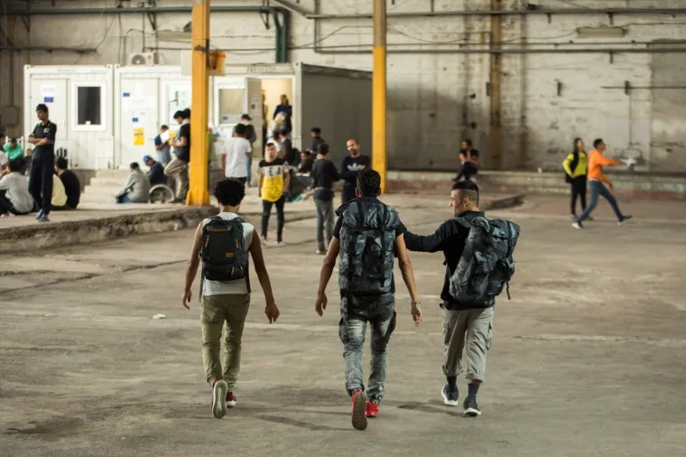 Migranti smje&scaron;teni blizu hrvatske granice: Pogledajte uvjete u kojima žive!