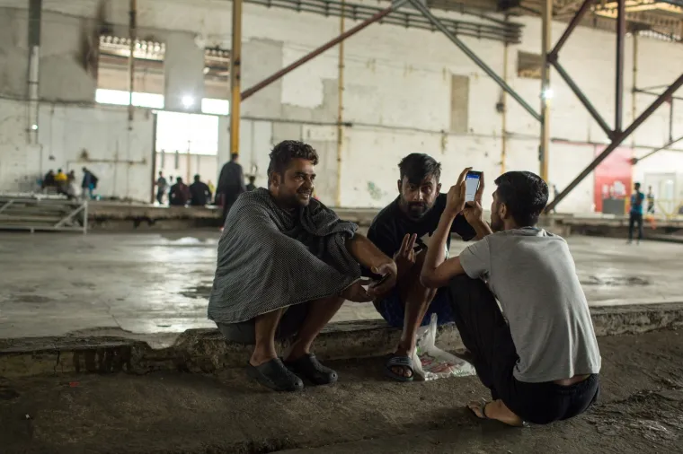 Migranti smje&scaron;teni blizu hrvatske granice: Pogledajte uvjete u kojima žive!