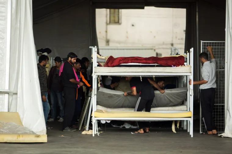 Migranti smje&scaron;teni blizu hrvatske granice: Pogledajte uvjete u kojima žive!