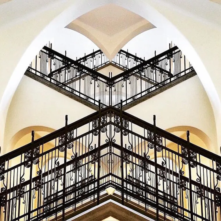 Ovaj Instagram se bavi samo savršenim fotografijama simetrije zbog koje ne možemo doći sebi