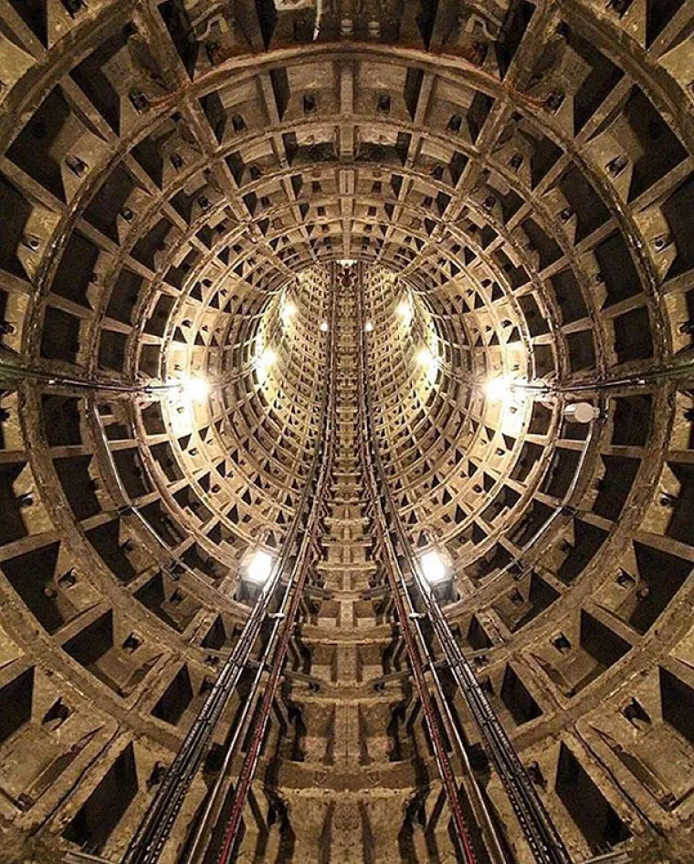 Ovaj Instagram se bavi samo savršenim fotografijama simetrije zbog koje ne možemo doći sebi