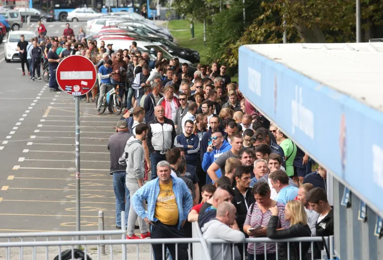 Navijači u redovima čekaju na ulaznicu za Dinamo u Ligi prvaka: Dvije tribine već rasprodane!