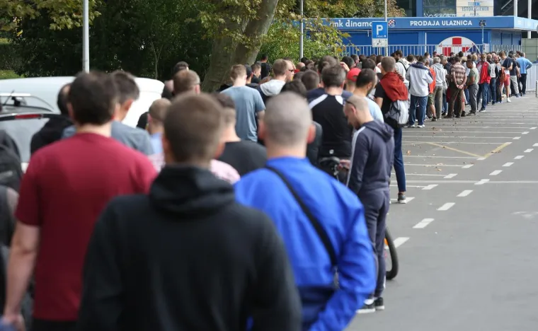 Navijači u redovima čekaju na ulaznicu za Dinamo u Ligi prvaka: Dvije tribine već rasprodane!