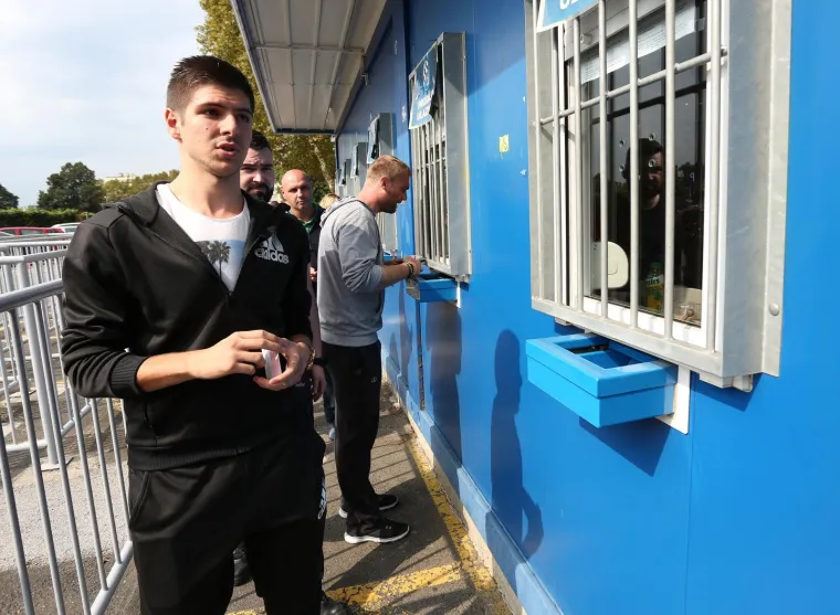 Navijači u redovima čekaju na ulaznicu za Dinamo u Ligi prvaka: Dvije tribine već rasprodane!