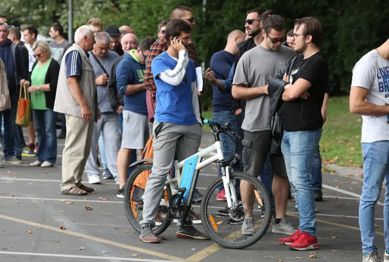 Navijači u redovima čekaju na ulaznicu za Dinamo u Ligi prvaka: Dvije tribine već rasprodane!