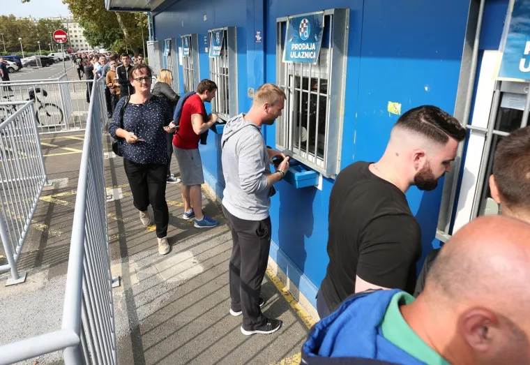 Navijači u redovima čekaju na ulaznicu za Dinamo u Ligi prvaka: Dvije tribine već rasprodane!