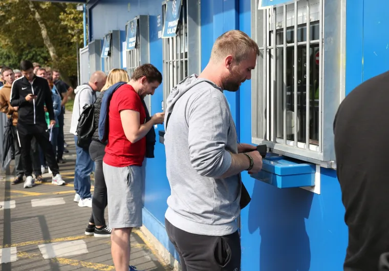 Navijači u redovima čekaju na ulaznicu za Dinamo u Ligi prvaka: Dvije tribine već rasprodane!