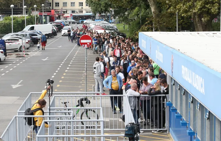 Navijači u redovima čekaju na ulaznicu za Dinamo u Ligi prvaka: Dvije tribine već rasprodane!