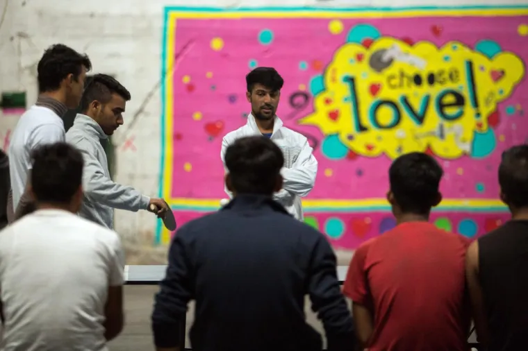 SASVIM BLIZU HRVATSKE: Pogledajte kako izgleda svakodnevni život migranata u izbjegličkim kampovima u Bihaću