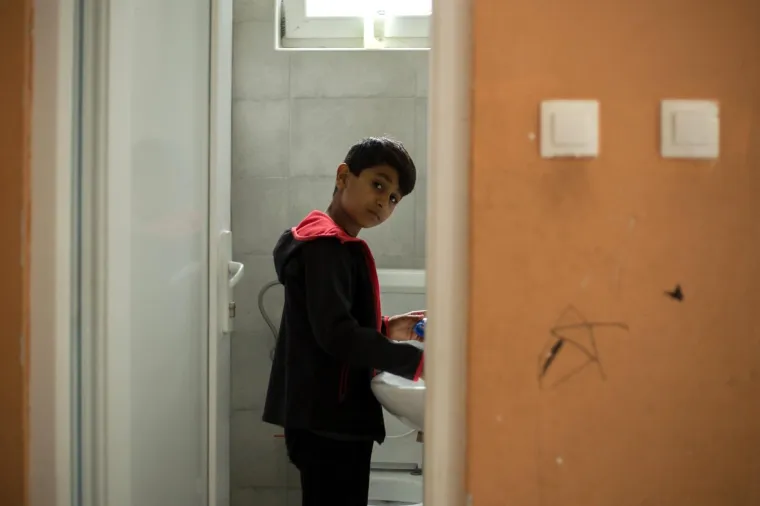 SASVIM BLIZU HRVATSKE: Pogledajte kako izgleda svakodnevni život migranata u izbjegličkim kampovima u Bihaću