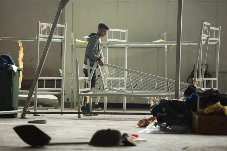 SASVIM BLIZU HRVATSKE: Pogledajte kako izgleda svakodnevni život migranata u izbjegličkim kampovima u Bihaću