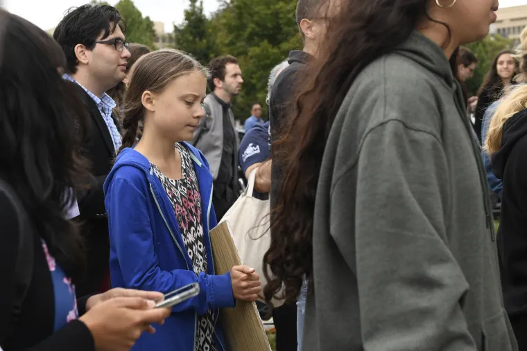 Greta Thunberg s klimatskim aktivistima stigla Trumpu pred vrata: 'Nikada ne odustajte!'