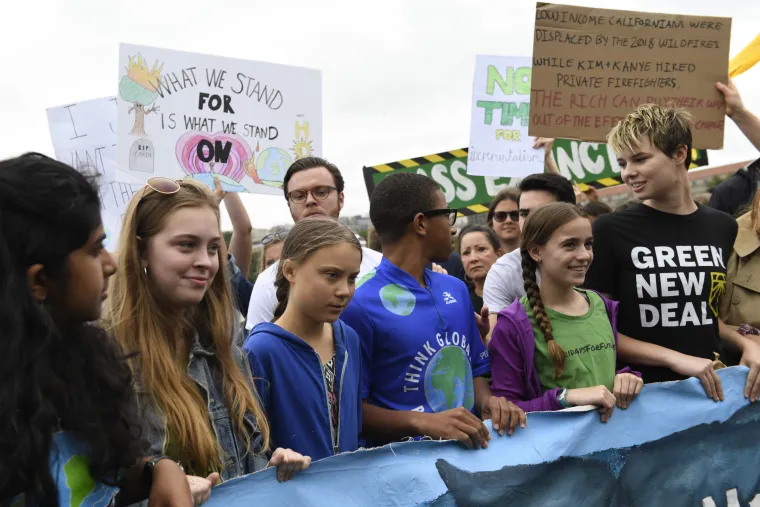 Greta Thunberg s klimatskim aktivistima stigla Trumpu pred vrata: 'Nikada ne odustajte!'