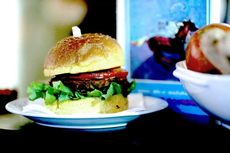 Burgermanija u Zagrebu: Burgeri lovačkog okusa, s viskijem, vege burgeri, sočna rebarca fini slatki&scaron;i...