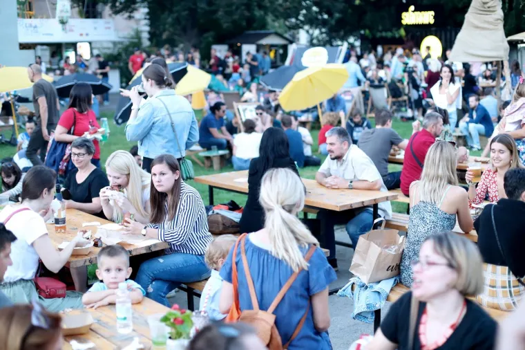 Burgermanija u Zagrebu: Burgeri lovačkog okusa, s viskijem, vege burgeri, sočna rebarca fini slatki&scaron;i...