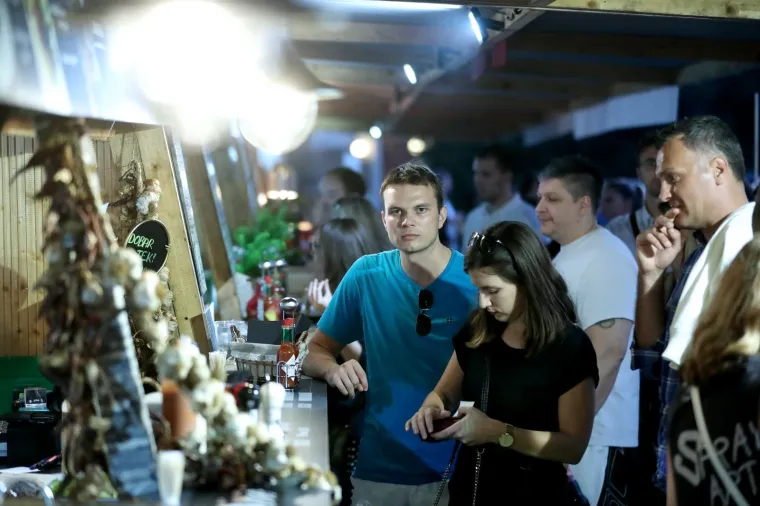 Burgermanija u Zagrebu: Burgeri lovačkog okusa, s viskijem, vege burgeri, sočna rebarca fini slatki&scaron;i...